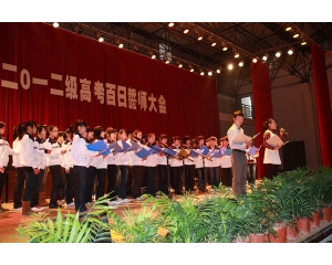 35班学生在朗诵